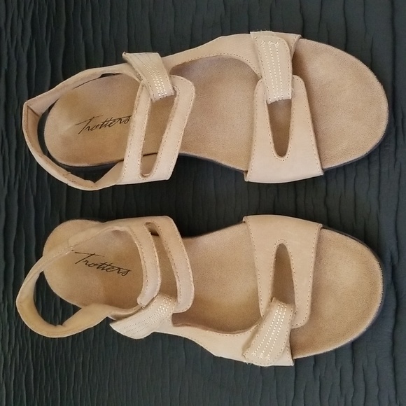 Trotters suede sandals - Picture 2 of 8